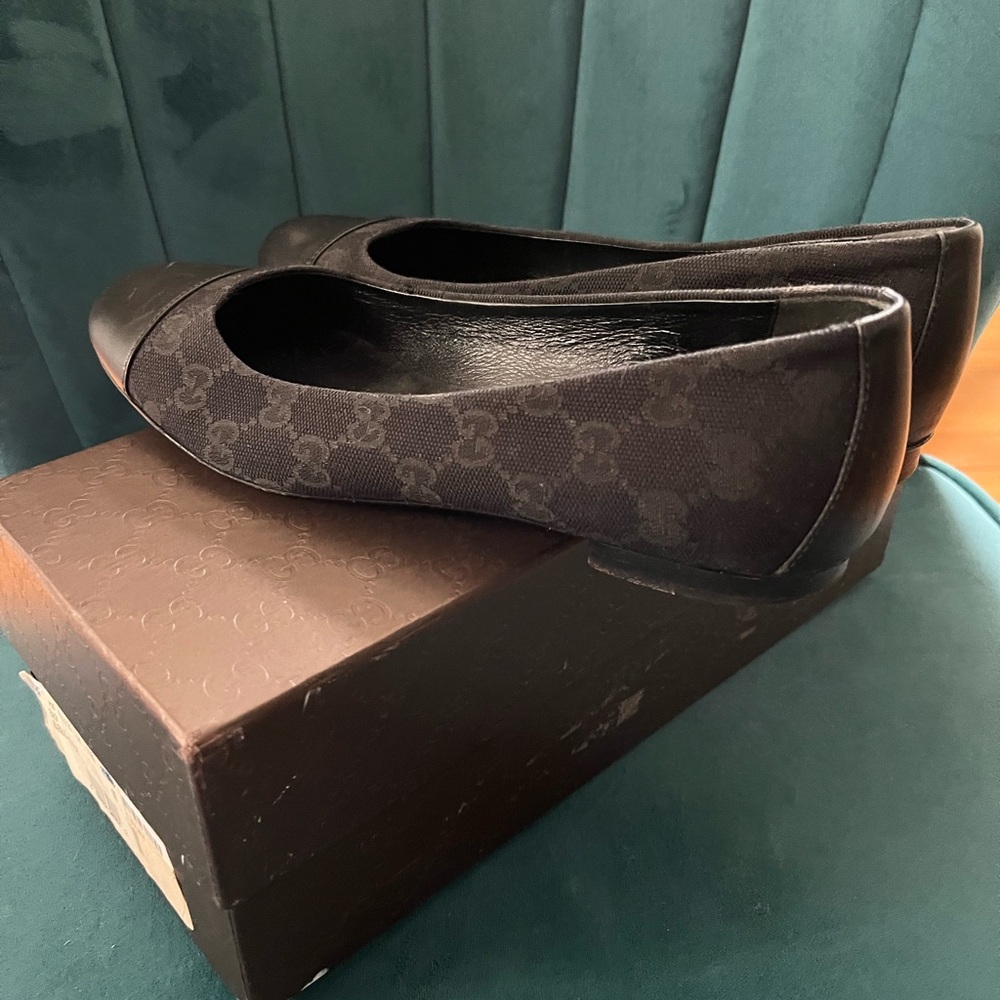Gucci Women's Black Flats - Picture 2 of 3